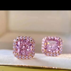 ELEGANT 18K GOLD-PLATED COPPER STUD EARRINGS